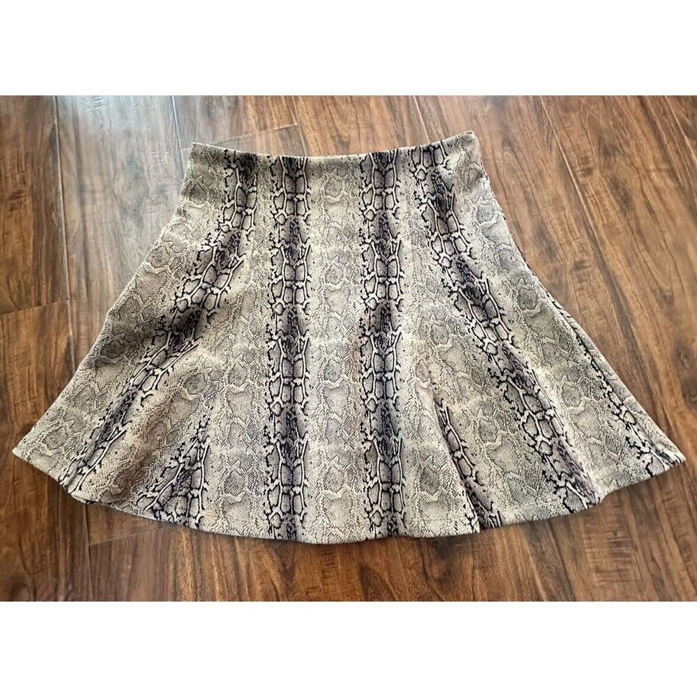 Potter’s Pot Women’s Brown Mini Pleated Flare Skirt Stretch Zipper Size Medium